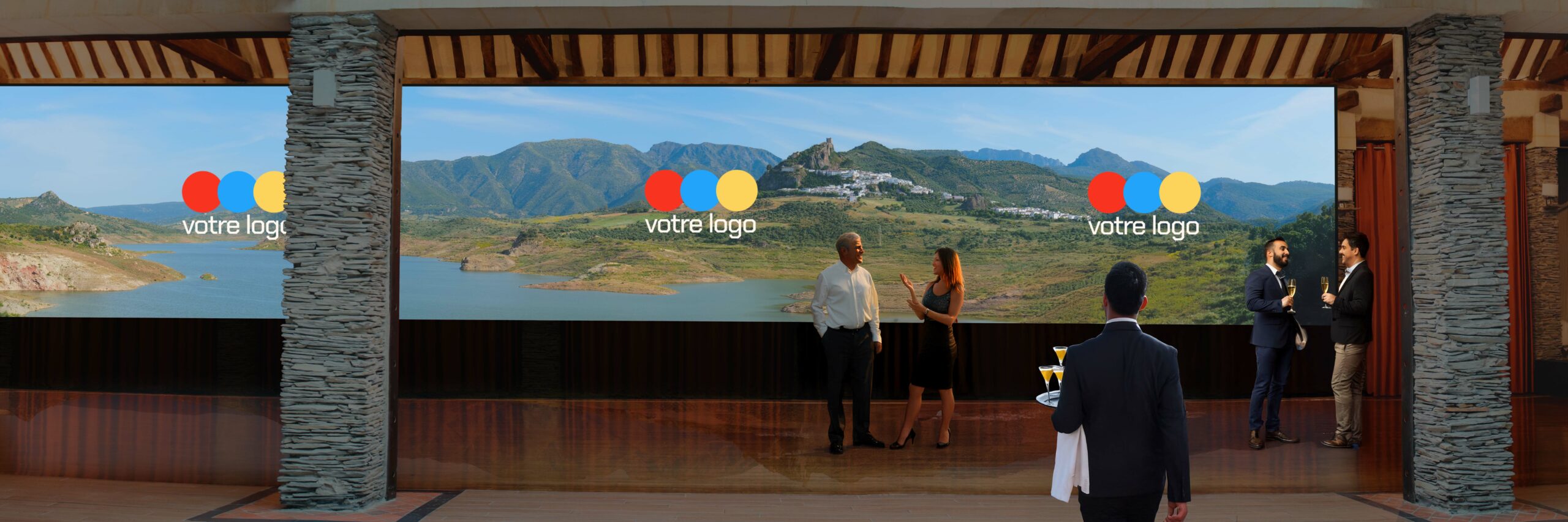 Notre spécialité consiste en la production et projection de vidéos panoramiques en très haute résolution. Nous pouvons ainsi créer des évènements, cocktail et repas thématisés en tapissant l'intégralité de vos murs avec une image continue.