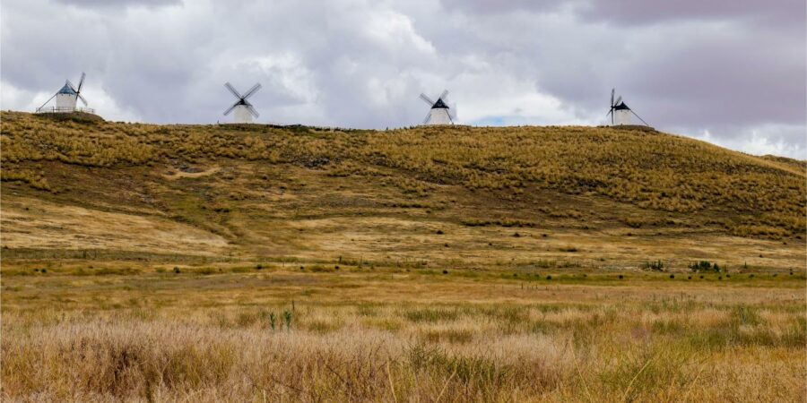 Vue sur Consuegra Reportage de La porte des mondes (LPDM Production) en Andalousie Castille et La Mancha - vue sur Consuegra
