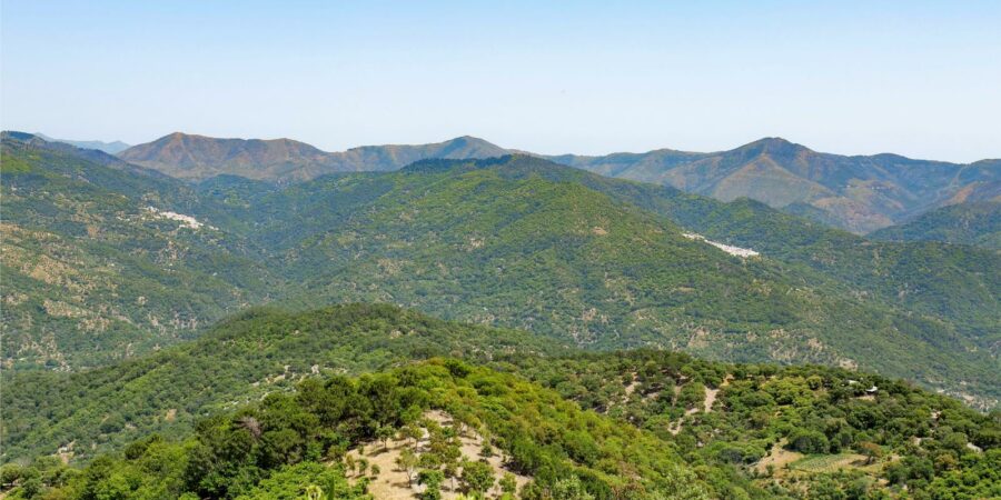 vue du Mirador de Genal Reportage de La porte des mondes (LPDM Production - Angers) en Andalousie, Castille et La Mancha - Mirador de Genal